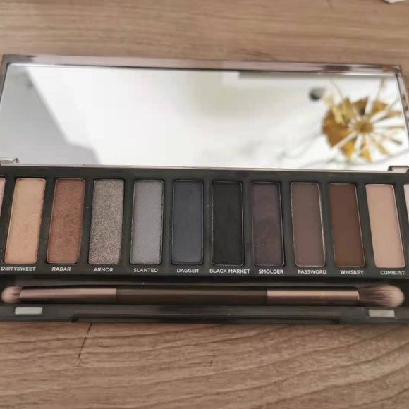 Urban Decay Naked Smokey Eyeshadow Palettes - Picture 2 of 5
